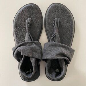Sanuk sandals size 8